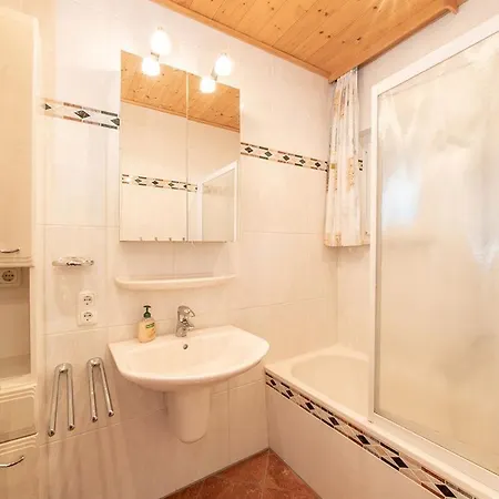 Holiday home Gemuetliches Mit Grosser Suedwest-terrasse