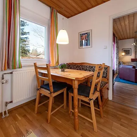 Gemuetliches Mit Grosser Suedwest-terrasse Hébergement de vacances *